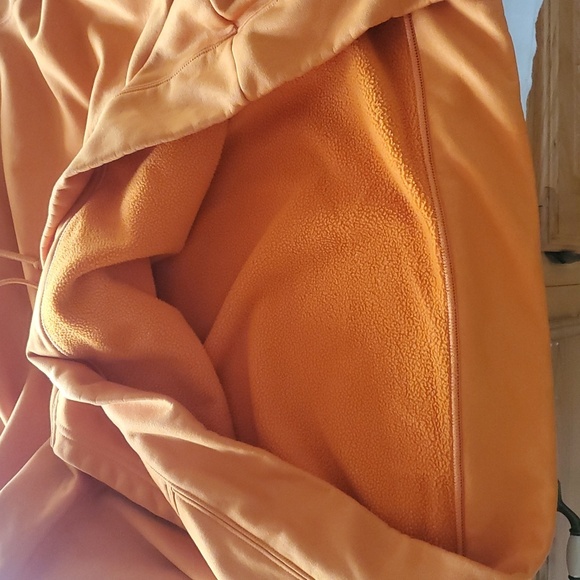 Under Armor Embroidered Graphic Long Sleeve Orange Sz. XL Hoodie - Picture 8 of 12